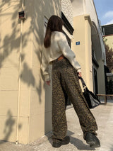 Fashionable Jeans with Trendy Leopard Print for Confident Style