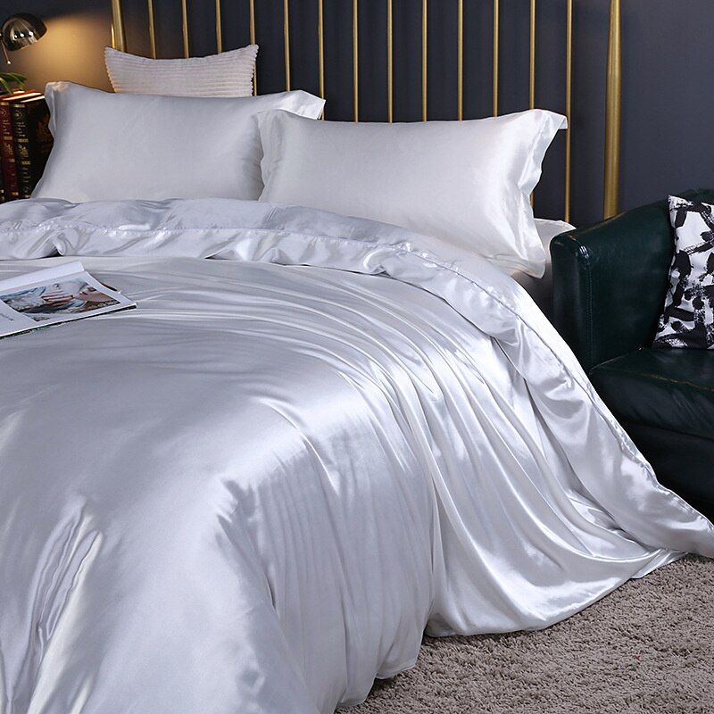 Luxurious 4-Piece Silk/Satin Bedding Set | Comfort and Temperature Regulation