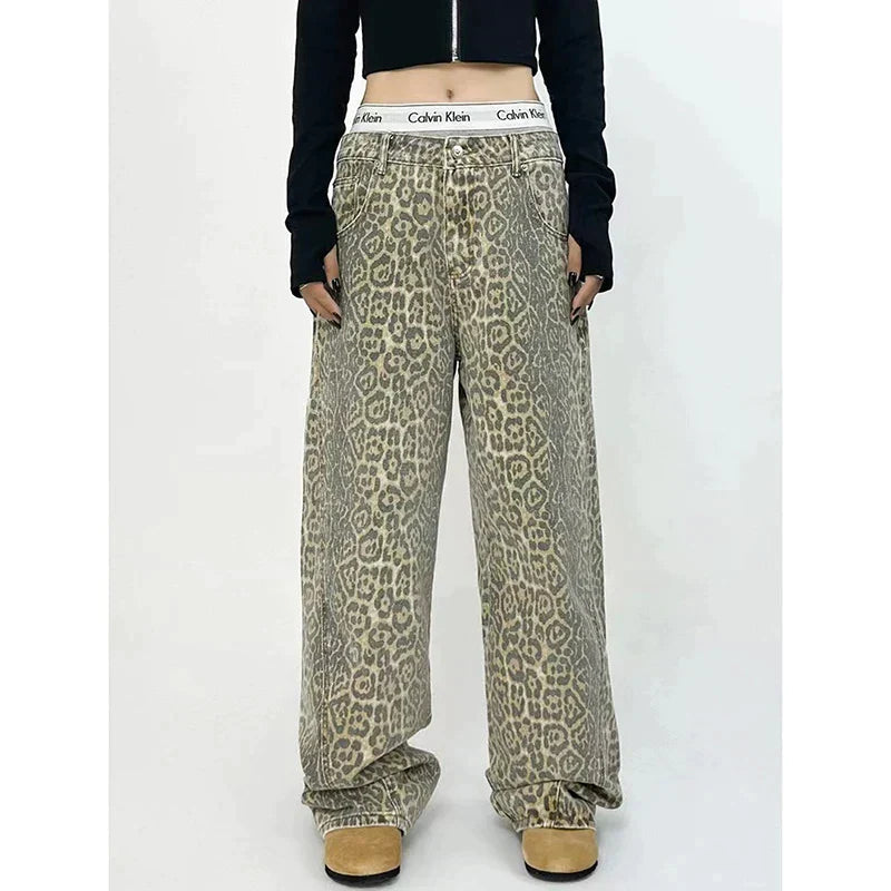 Fashionable Jeans with Trendy Leopard Print for Confident Style