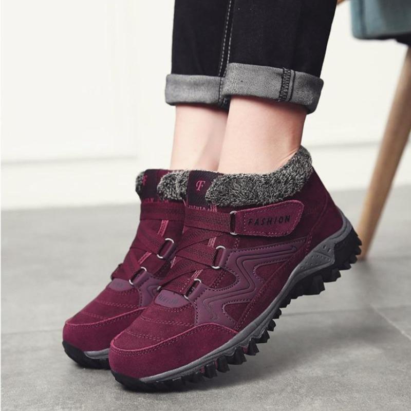 Women's Winter Boots with Fleece Lining and Non-Slip Design