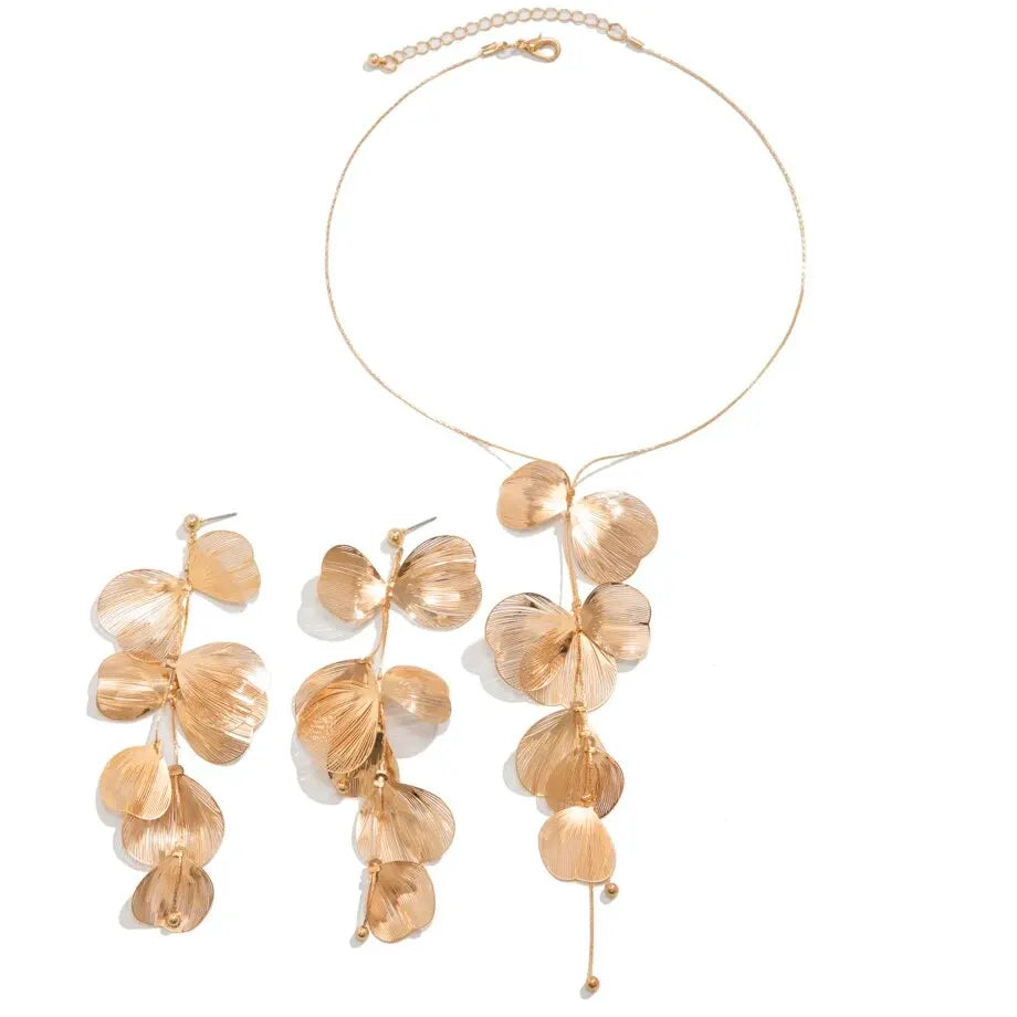 LeafElegance - Necklace and Earrings Set with Leaf-Shaped Pendants