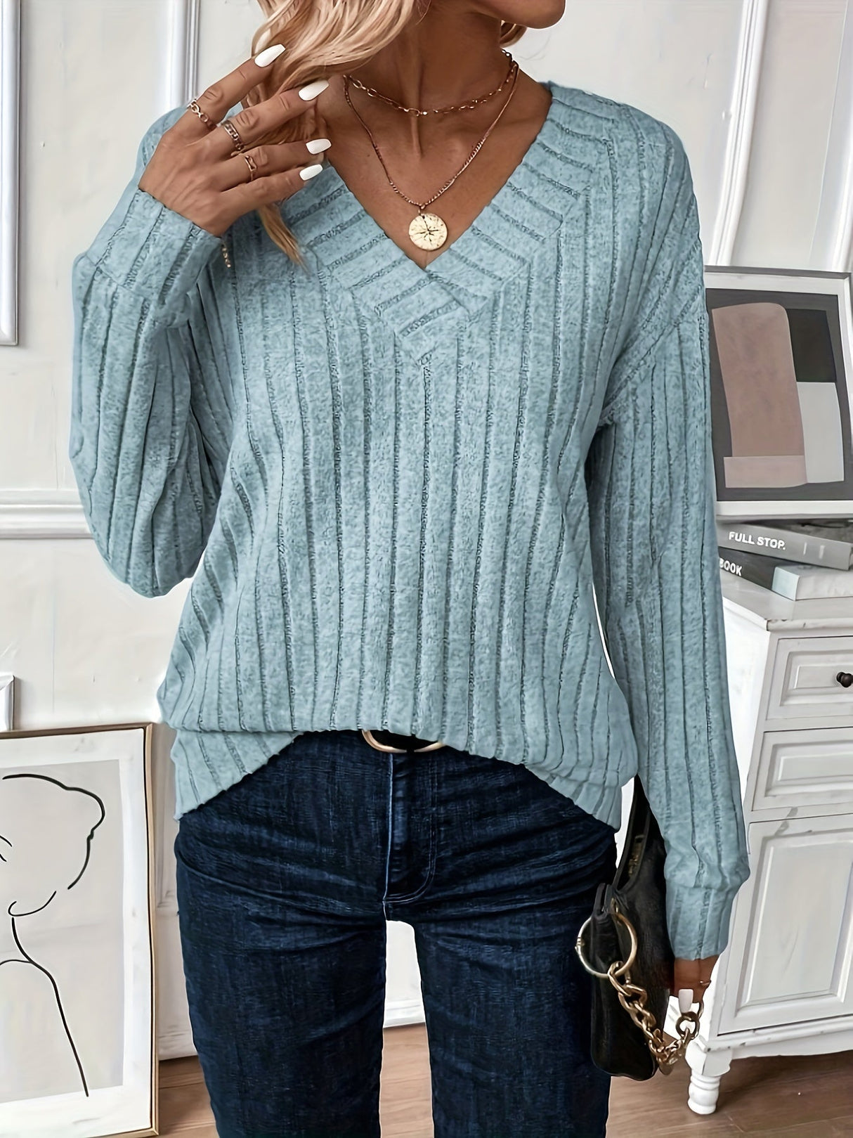 Classic Women's Sweater in Soft and Warm Material for Winter Days