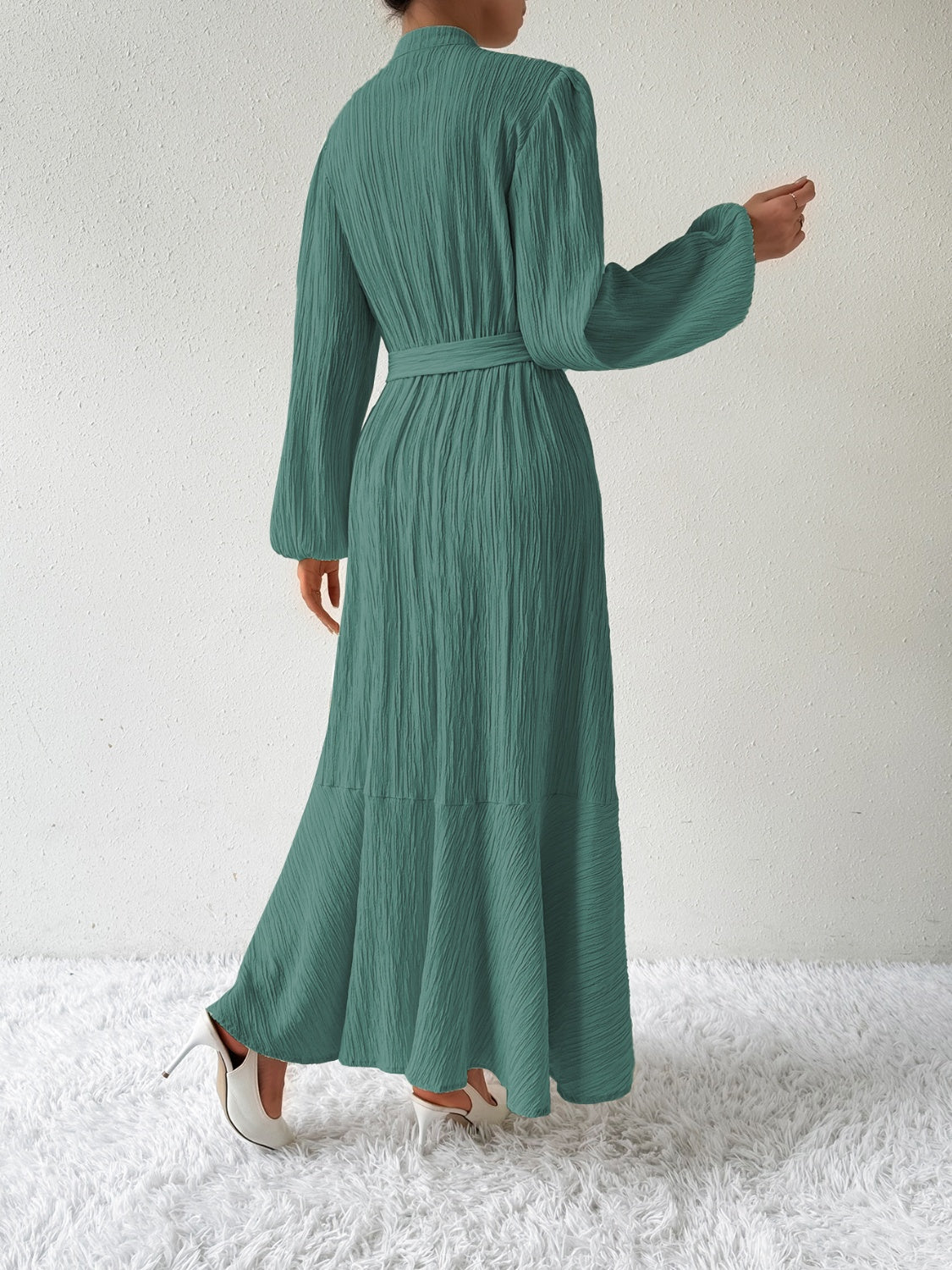 GraceTie - Robe élégante à manches longues avec ceinture à nœud raffinée