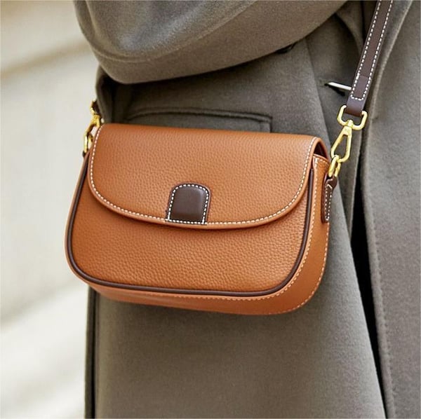 LuxeCarry - Elegant Leather Crossbody Bag